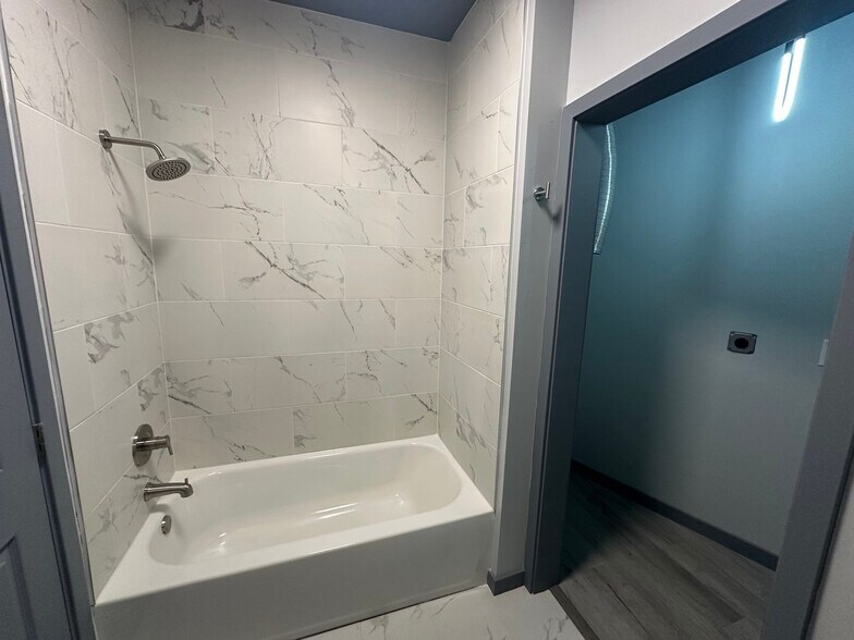 Building Photo - 2552 Brownsville Rd