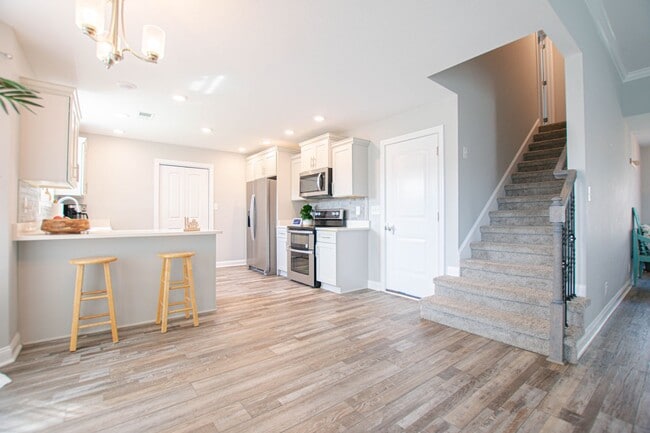 Building Photo - Pet Friendly Three Bedroom with Bonus!