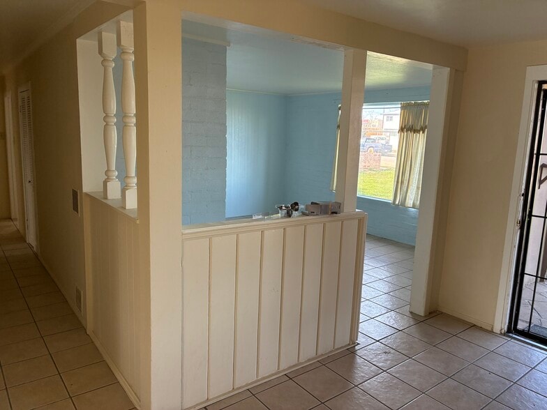 Building Photo - 558 E Avenue Q12