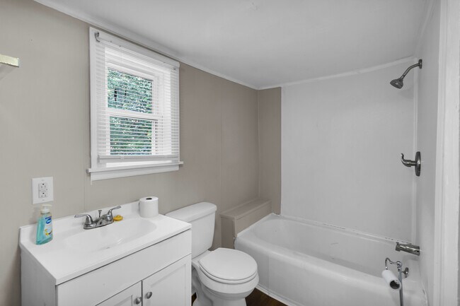 Building Photo - 607 1st Ave