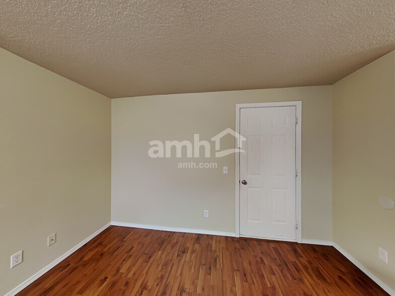 Building Photo - 34607 Rocky Ct