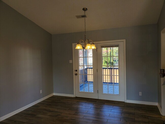 Building Photo - Maryville 37804 - 3 bedroom, 2 bedroom home - Call Karen Robertson (865) 454-7626