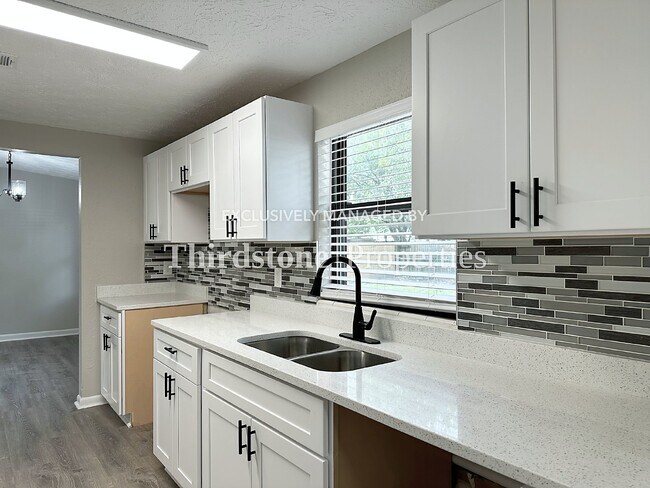Building Photo - 10833 Liscard Rd S