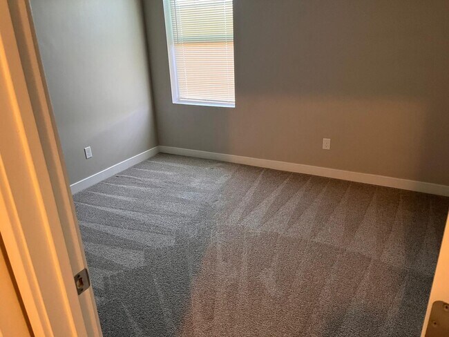 Building Photo - Beautiful Daybreak home for rent!