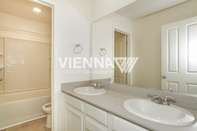 Building Photo - 3024 Welton Cir