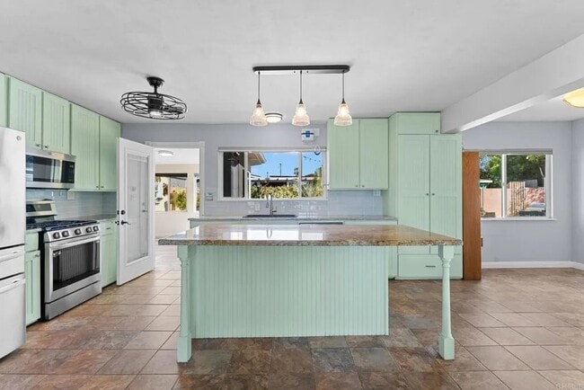 Building Photo - 509 Sunset Dr
