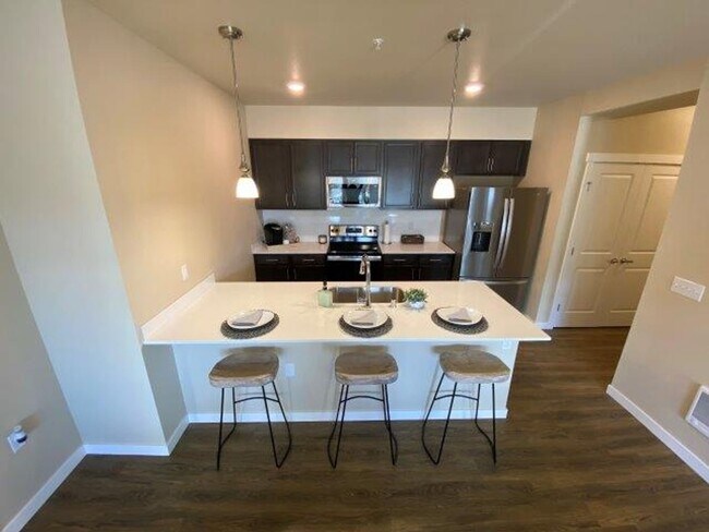 Building Photo - 3-bedroom 2 bath apartment in West Olympia - Rent Just Reduced, Apply TODAY!!