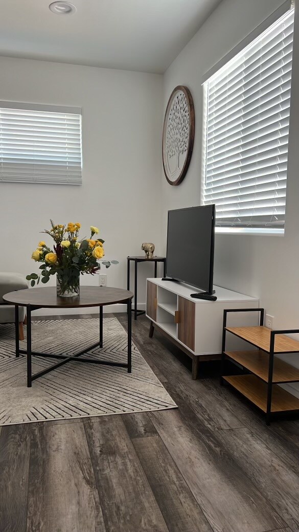 Open living room - 5032 Lincoln Ave