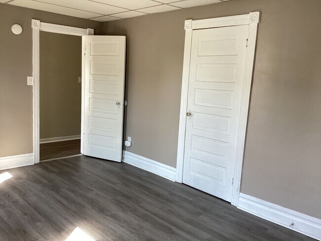 Building Photo - 319 Fairview Ave