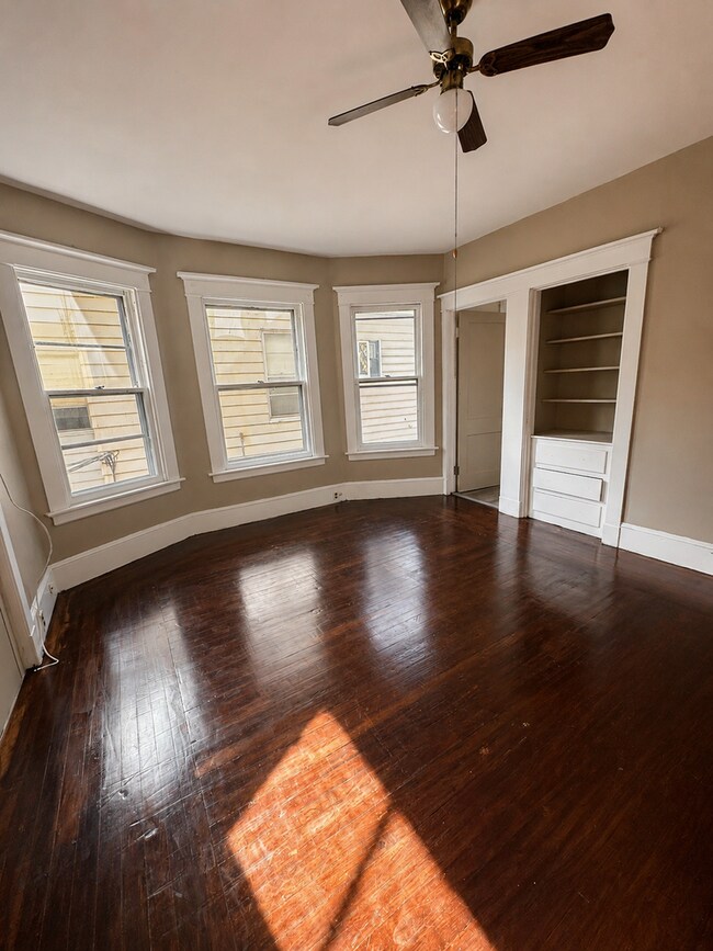 Building Photo - 874-874 Elm St
