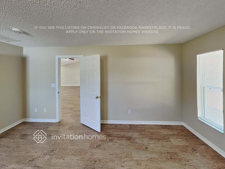 Building Photo - 2211 Lake Pointe Cir