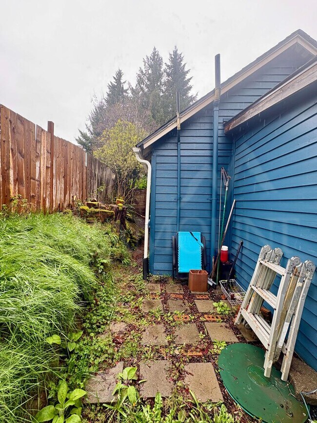 Building Photo - Bright & Beautiful Bungalow Near Downtown Port Orchard