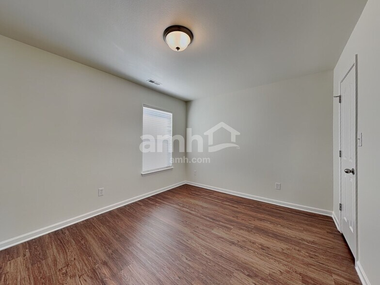 Building Photo - 2524 Ingleside Dr
