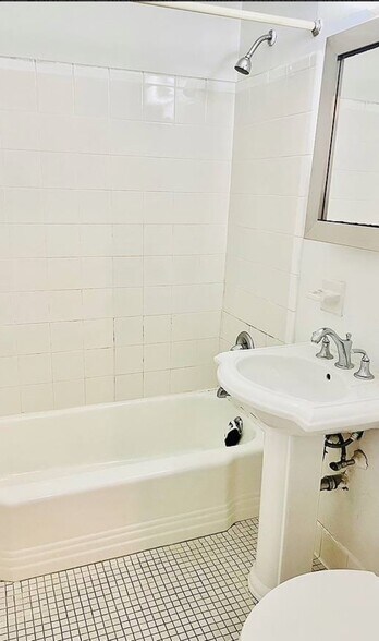 Building Photo - 47 Davis Ave