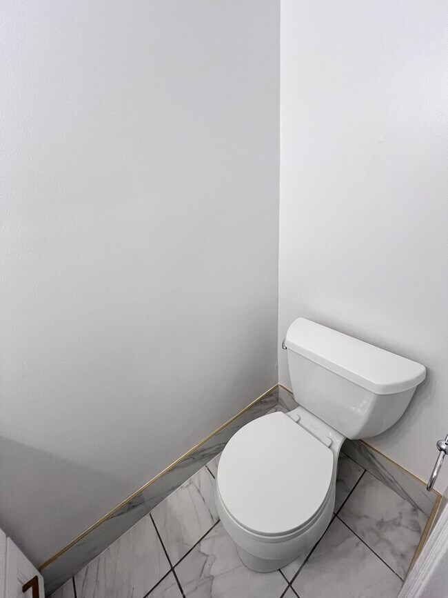 Building Photo - 1423 K St SE