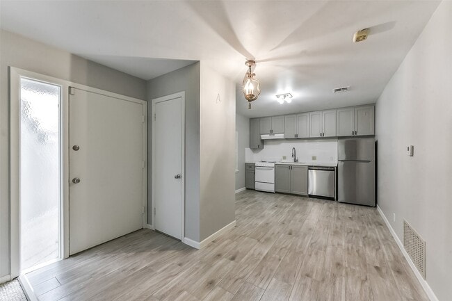 Building Photo - 6305 Deerwood Rd