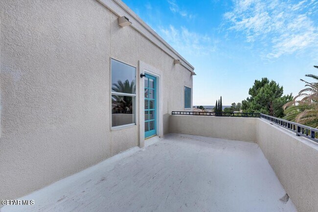 Building Photo - 1121 Regal Ridge Dr