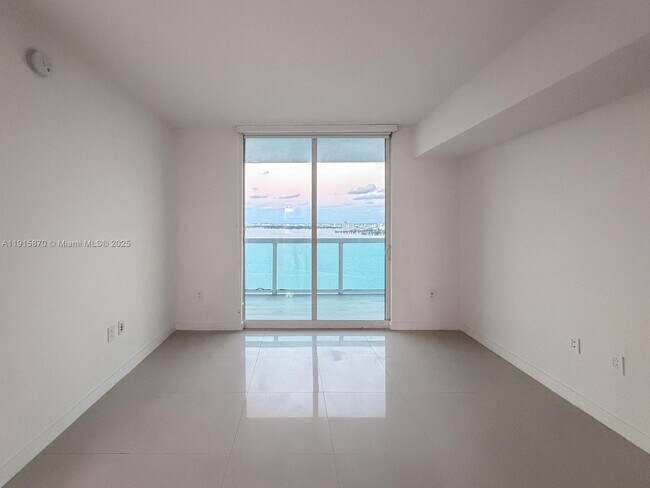 Building Photo - 1800 N Bayshore Dr