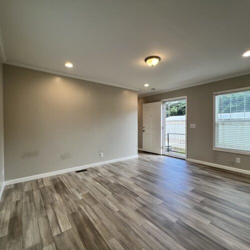 Building Photo - 31 Midway Dr
