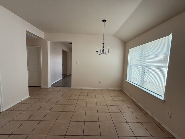 Building Photo - 2224 Hummingbird Way