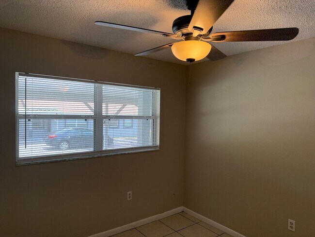 Building Photo - Leesburg Duplex