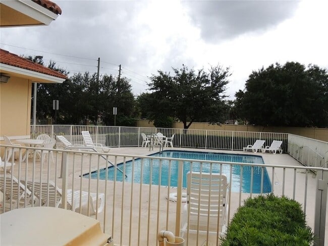 Building Photo - 9905 Westwood Dr