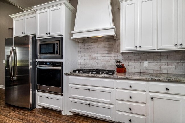 Building Photo - 501 E Cemetery Rd