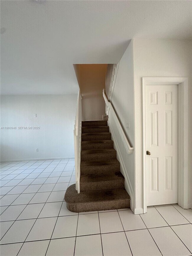 Building Photo - 2438 SE 14th Ave