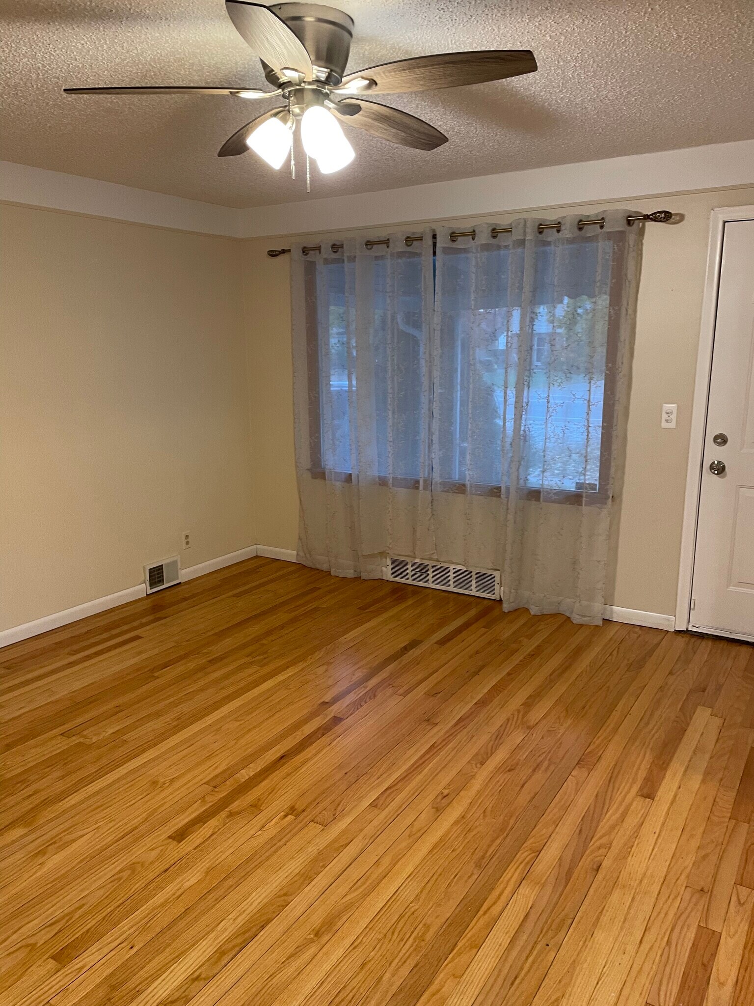 Living Room - 6217 Beech Daly Rd