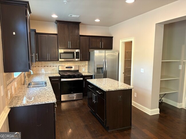 Building Photo - 2245 Knoxhill View