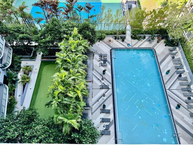 Building Photo - 121 NE 34th St