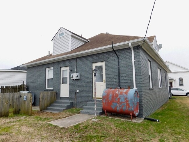 Building Photo - 309 Memorial Ave