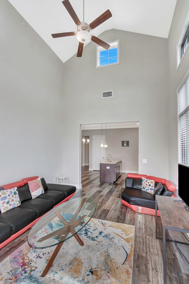 Building Photo - 2052 Sunflower Dr