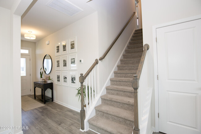 Building Photo - 402 Summer Wind Wy