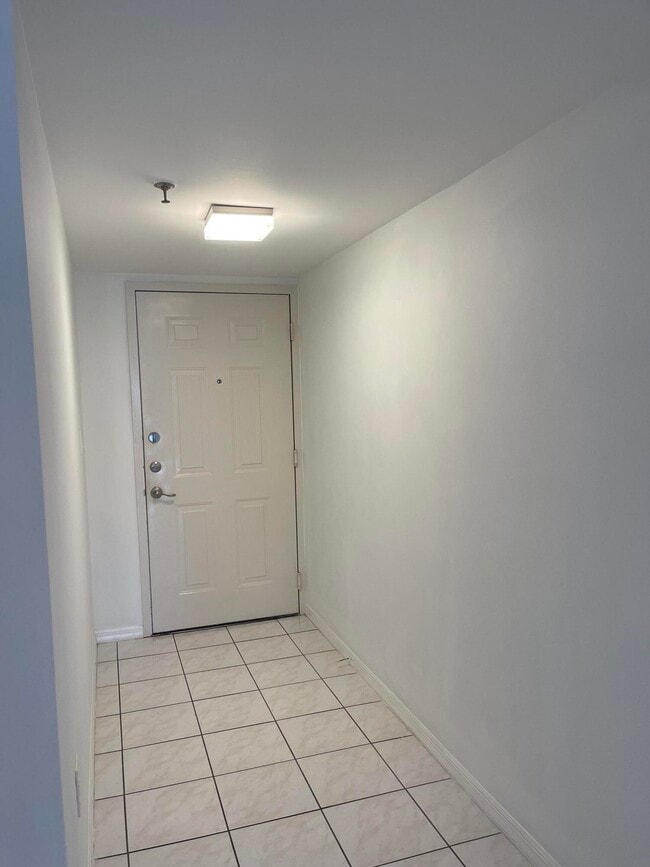 Building Photo - 17700 N Bay Rd