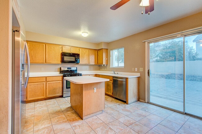 Building Photo - Charming 3-Bedroom Home with Spacious Back...