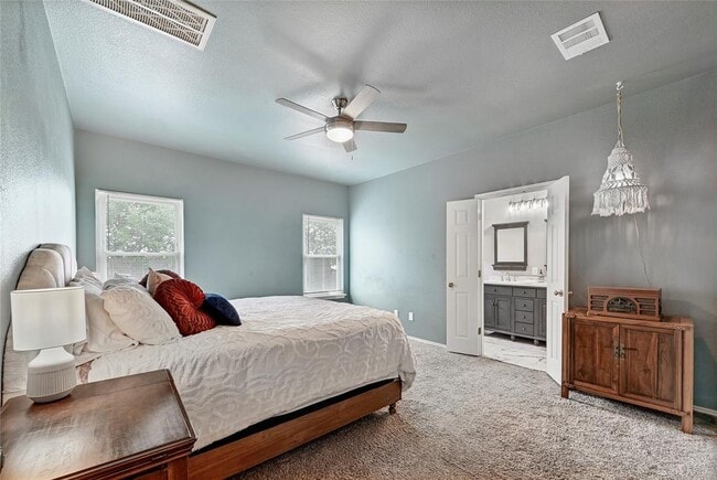 Building Photo - 808 N Creek Blvd