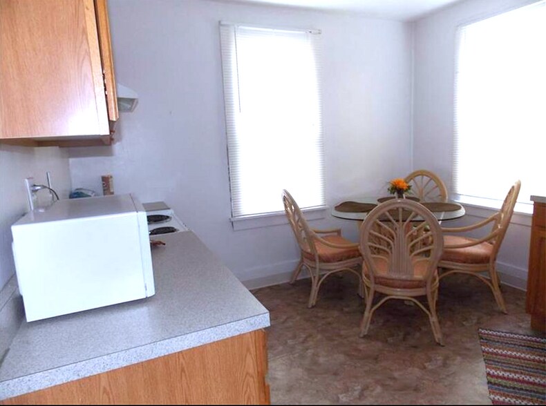 Building Photo - 141 E 20th Ave