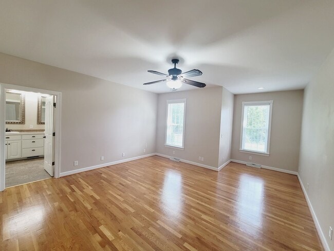 Building Photo - Great Views, Located off of Highway 460