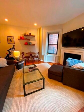 Building Photo - 174 Newbury St