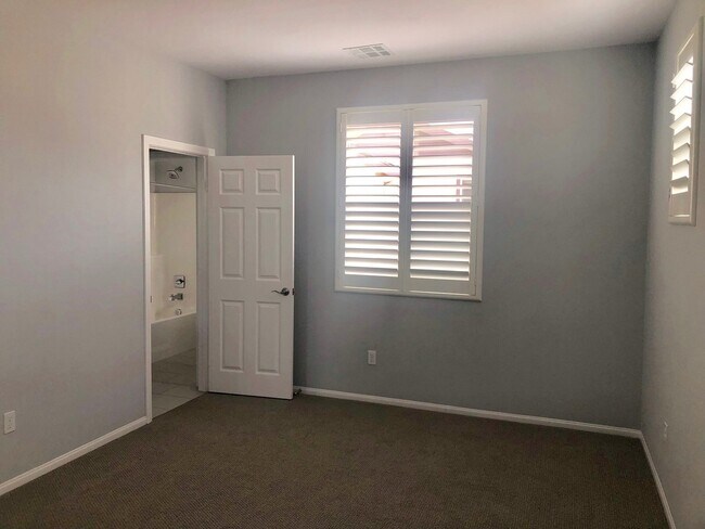Building Photo - Beautiful East Ventura Home- Enclave Community