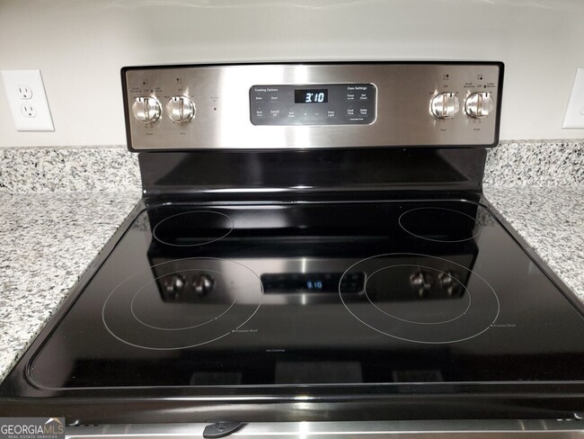 Building Photo - 811 Woodrow Ave