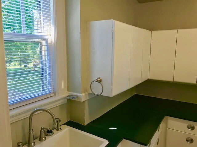 Building Photo - 306 Oakridge Blvd