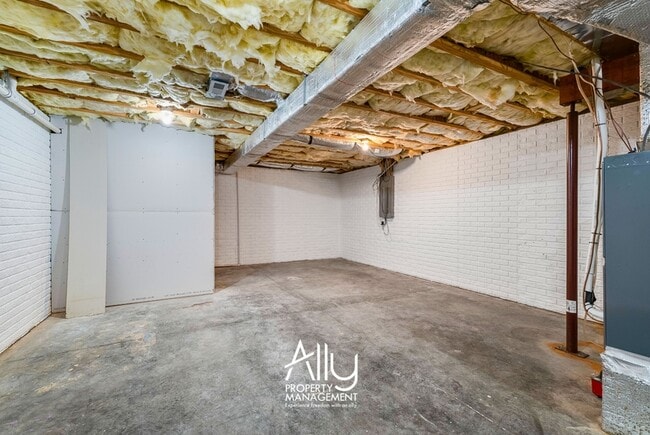Building Photo - 409 S Magnolia Ave