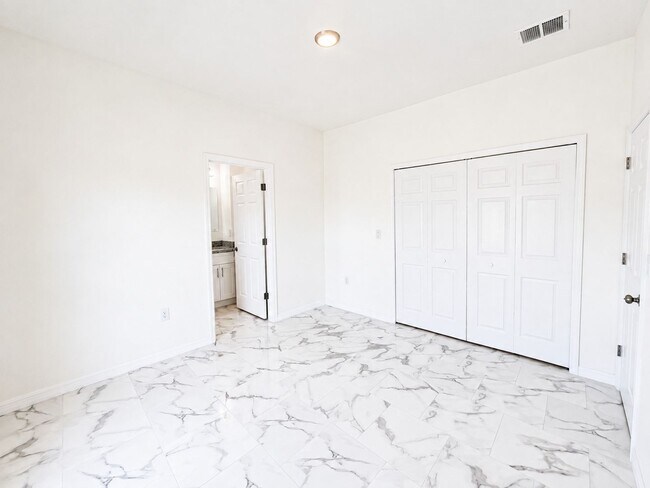 Building Photo - 1138 Rambler St