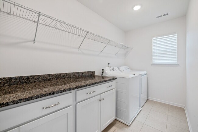 Building Photo - Spacious 5 Bedroom 3 Bath Home in highly sought after Walnut Creek!