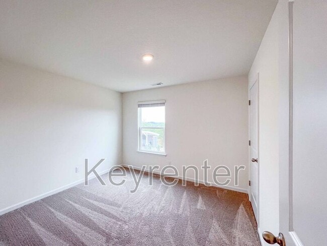 Building Photo - 125 Smt Rdg Ln