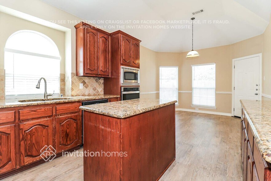 Building Photo - 1406 Chateau Ln