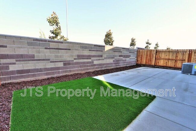 Building Photo - 2097 Shady Tree Cir