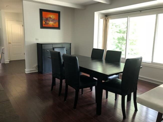 Building Photo - 3500 sq ft home with huge yard in Olympus ...